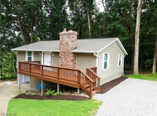 2 Santee Trl, Malvern, OH 44644