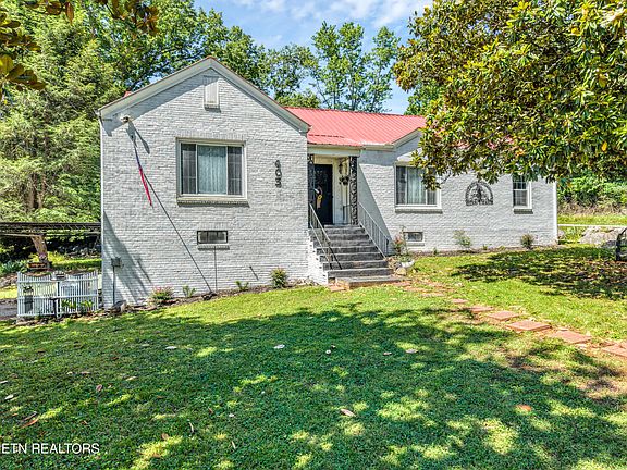 2nd image of 403 Rose Ave