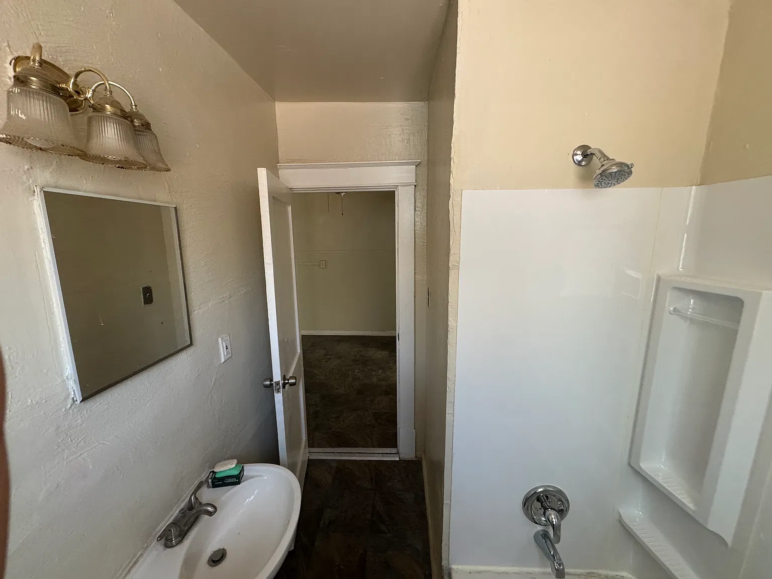 1 bed, 900 sqft, $700 — Photo 3