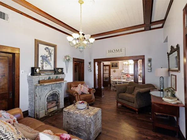 403 W Franklin St, Alvord, TX 76225
