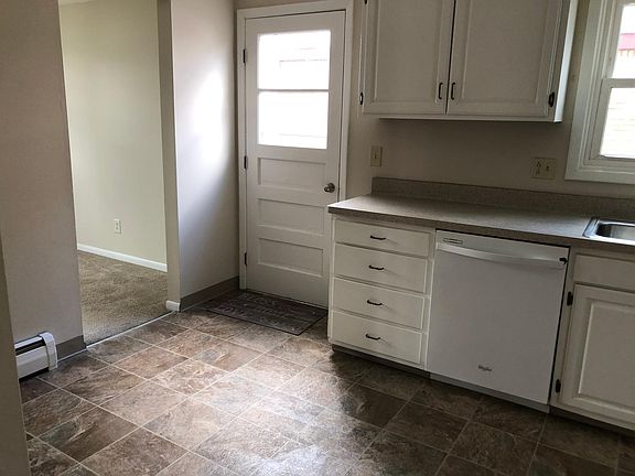 5th image of 162 Greenfield Dr