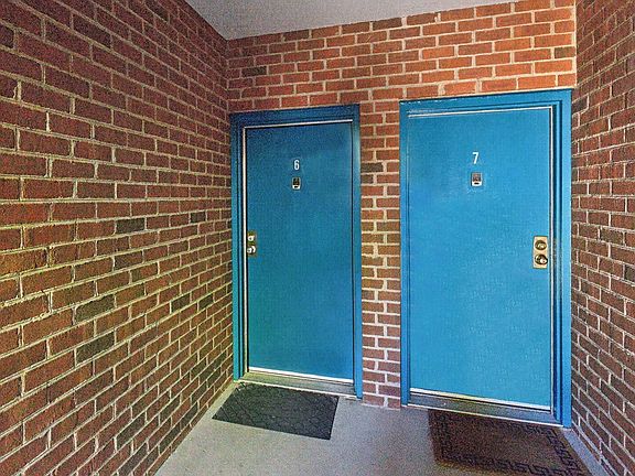 3rd image of 110 Turtle Creek Rd APT 6