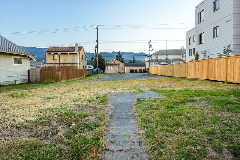 3rd image of 130 W Second St