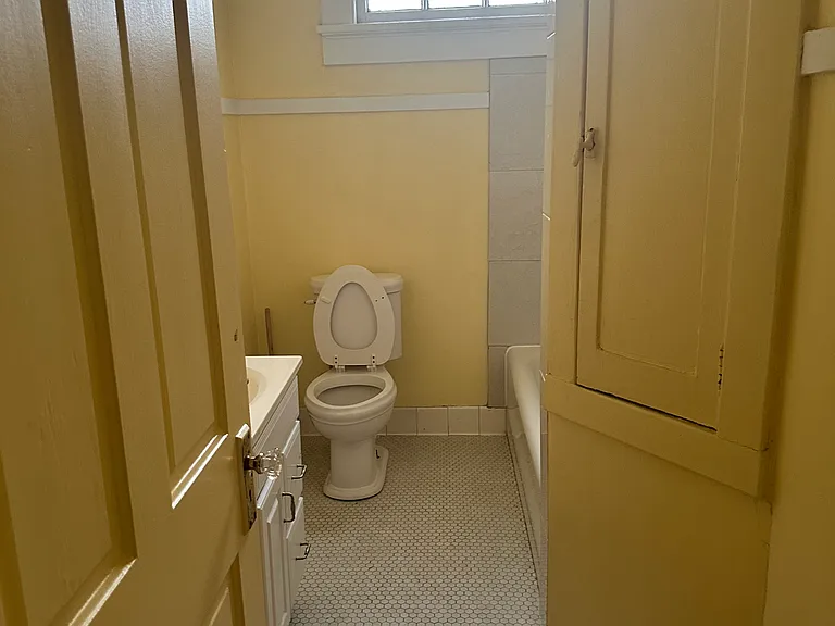 Shared bath with tub/shower combo for bedroom 1 & 2