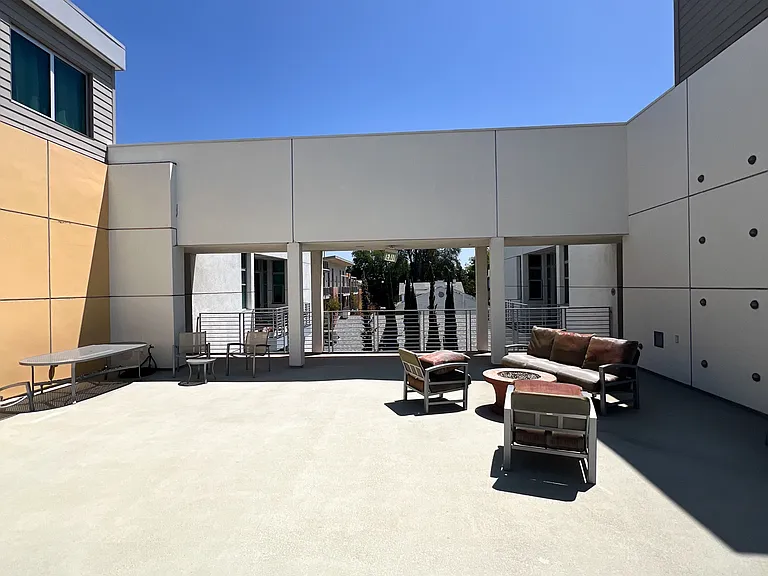 238 S Arroyo Pkwy — Photo 22