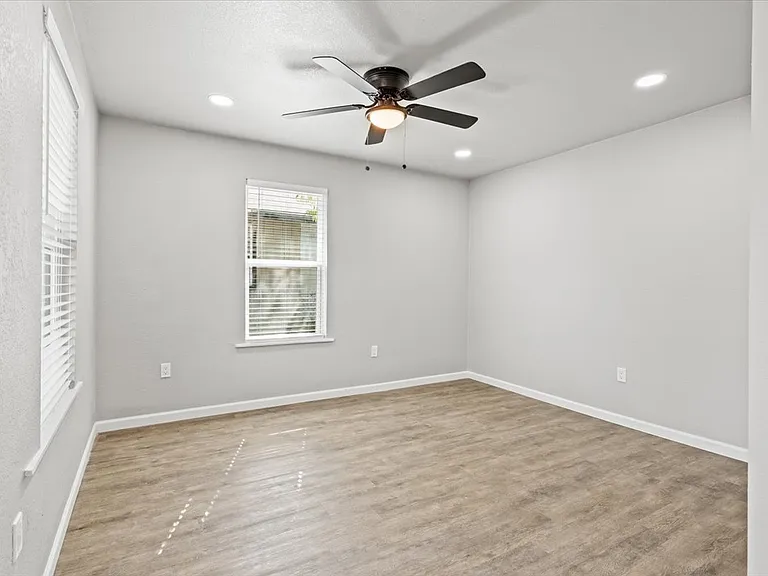 313 Nagel St — Photo 3