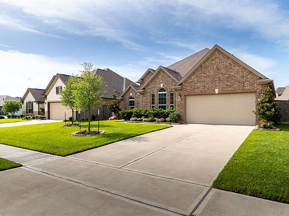 There's plenty of parking in the immaculate driveway and 2 car attached garage.