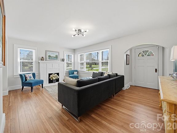 3rd image of 203 8th St NE