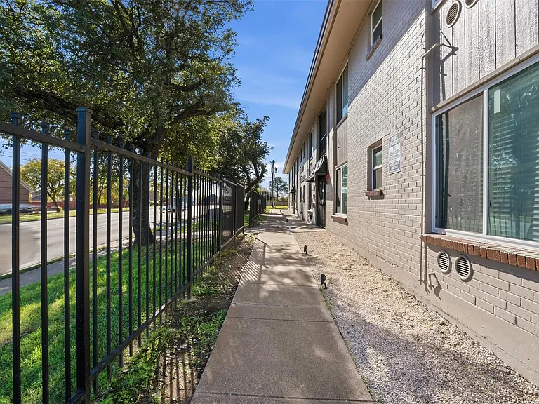 150 S Main St #101 — Photo 22