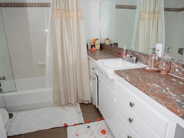 734 N Alfred St #5 — Photo 8