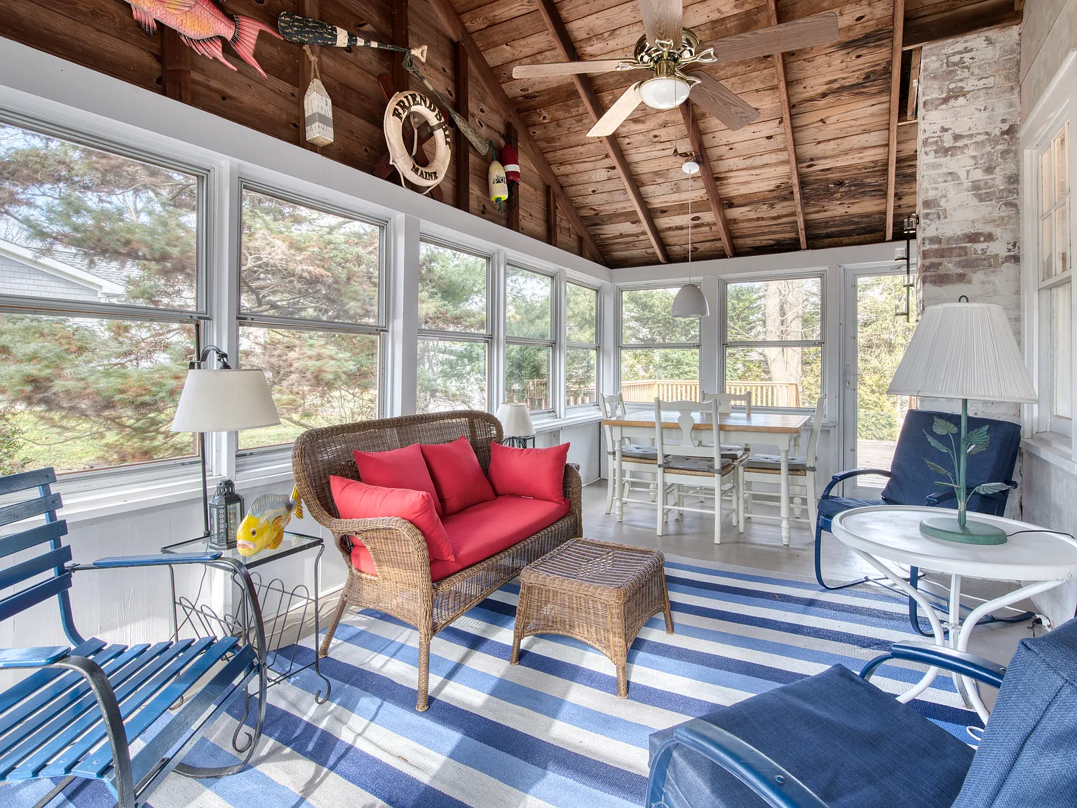 Sag Harbor Village Cottage in Redwood — Photo 3