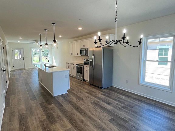4th image of 319 Mallard Dr