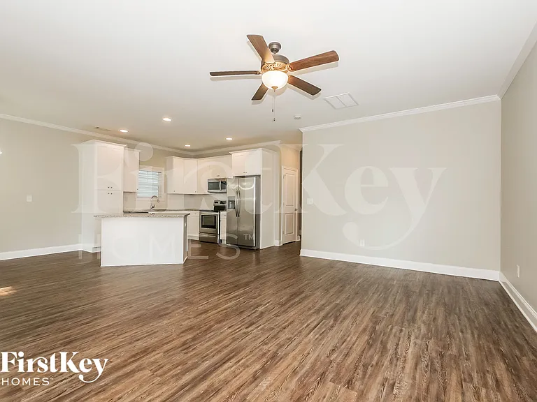 22F E Newnan Rd — Photo 2