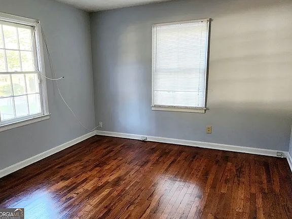 5th image of 1802 Lee St