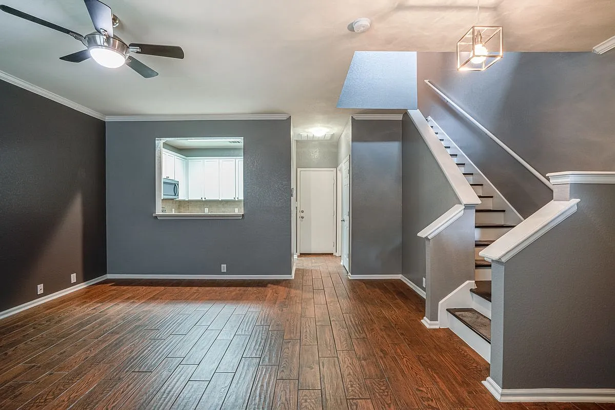 2 bed, 2.5 bath, 1281 sqft, $1,595 — Photo 4