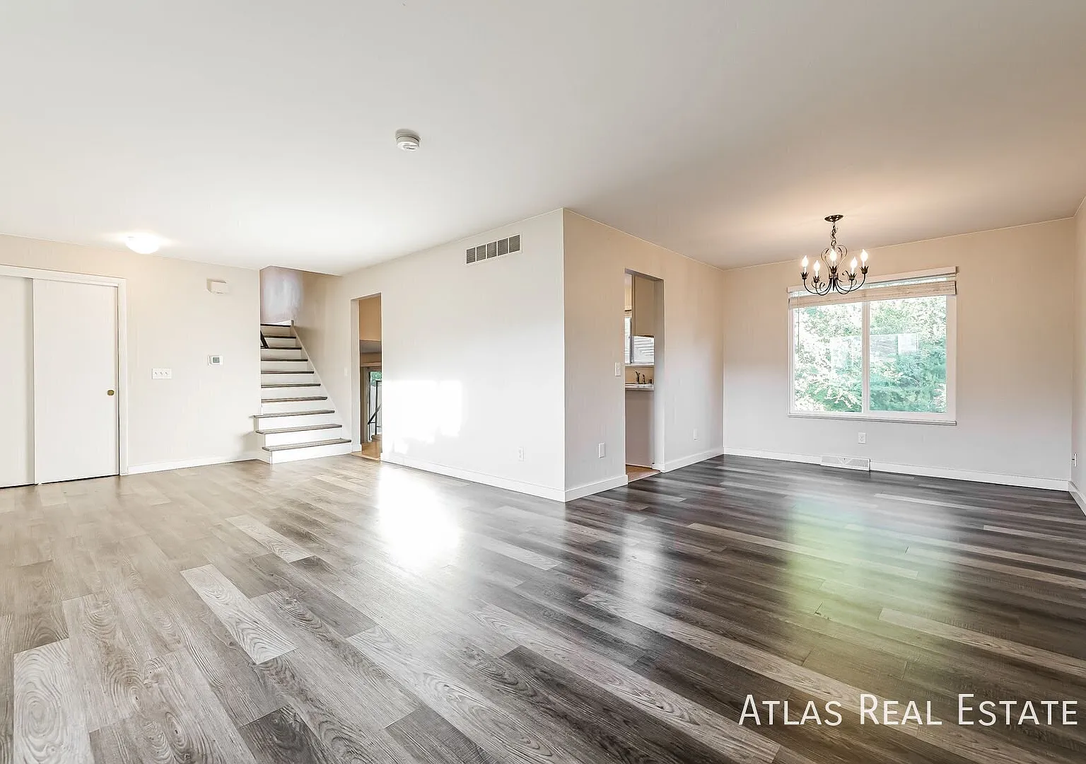 Beautiful 3 Bedroom 3 Bath home located in Arvada featuring a finished basement! — Photo 4