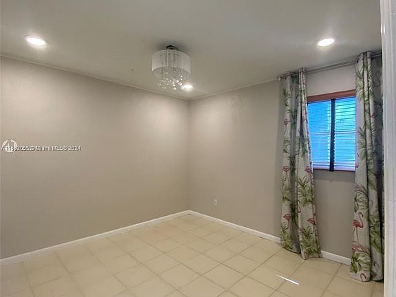 4th image of 2461 SW 82nd Ave