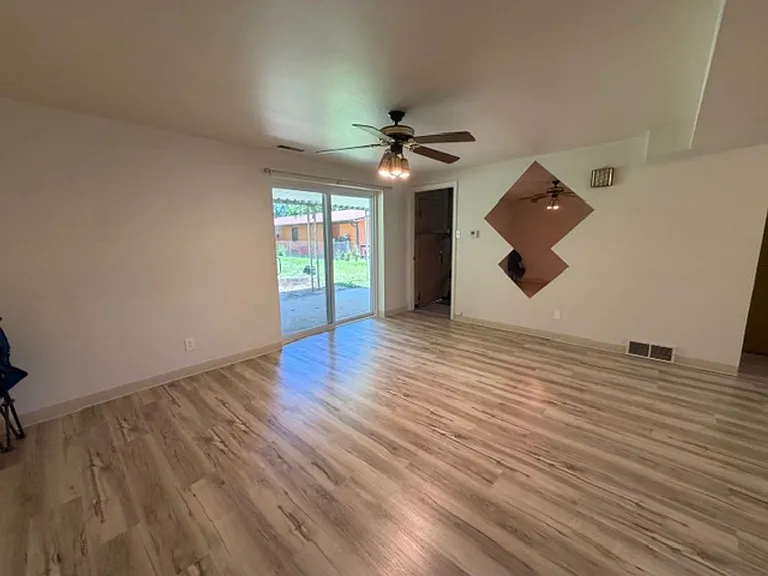 153 Willis Ave — Photo 20