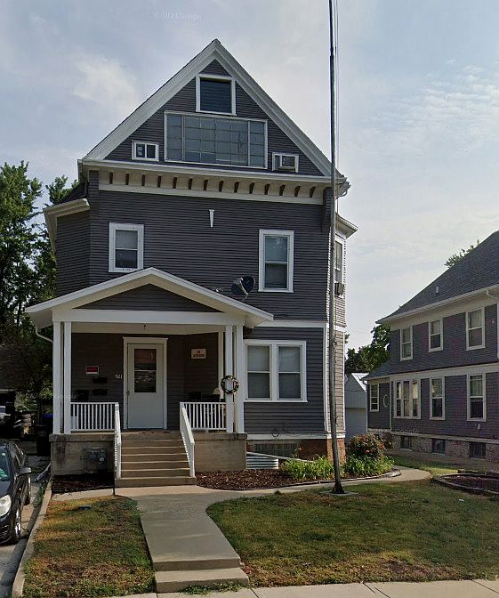 1st image of 811 W Washington St