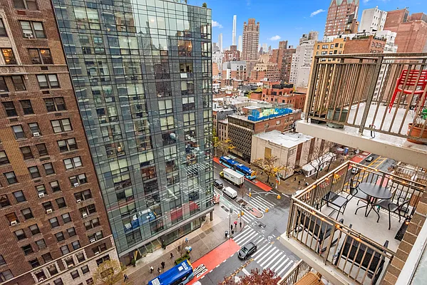 Rented by Coldwell Banker Warburg | media 13