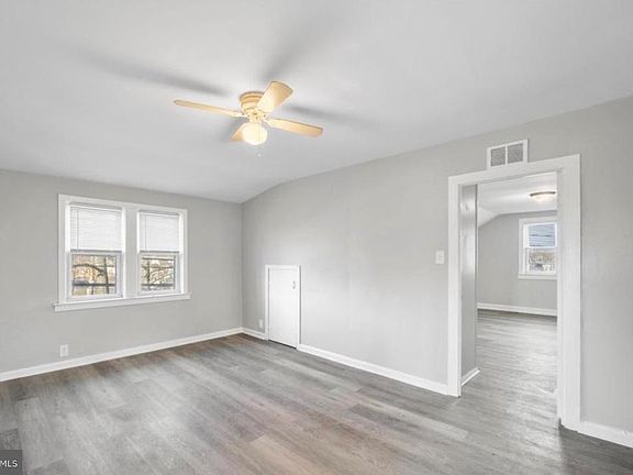 4th image of 124 Stiles Ave