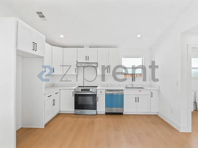 374 S 21st St #2 — Photo 11