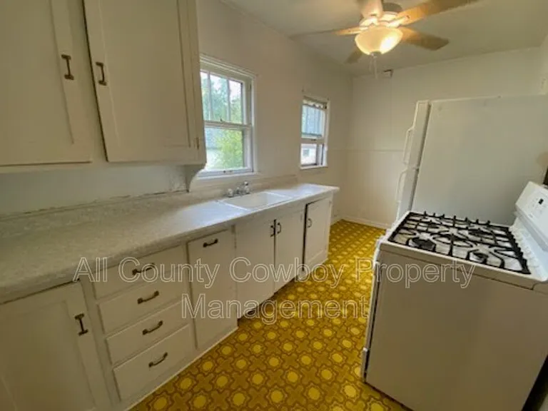 769 N 8th St #2 — Photo 2