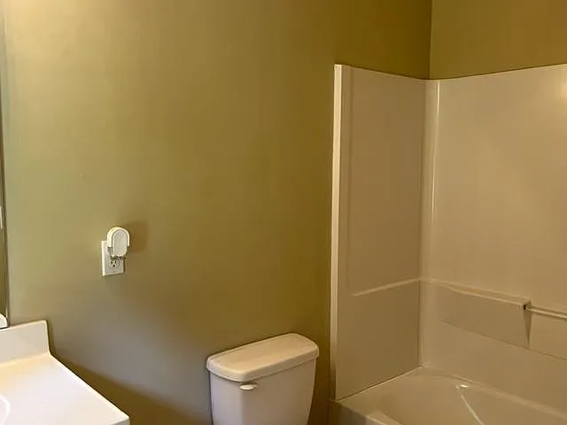Lower Level Bath