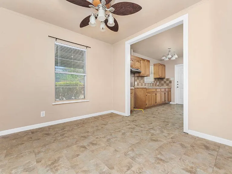218 E Villaret Blvd — Photo 11