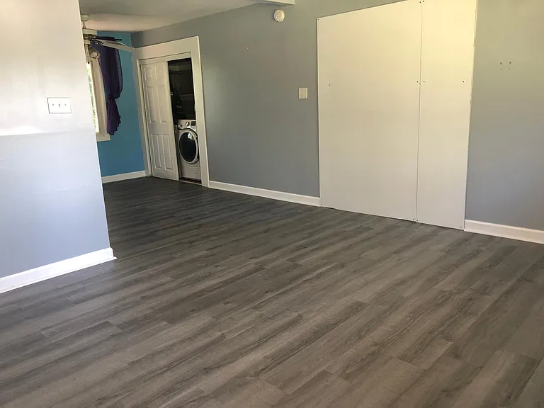 10255 N College Ave — Photo 2