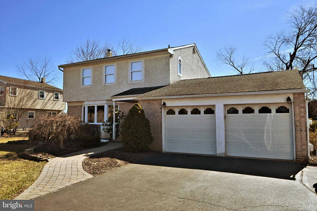 16 Farber Dr photo 1
