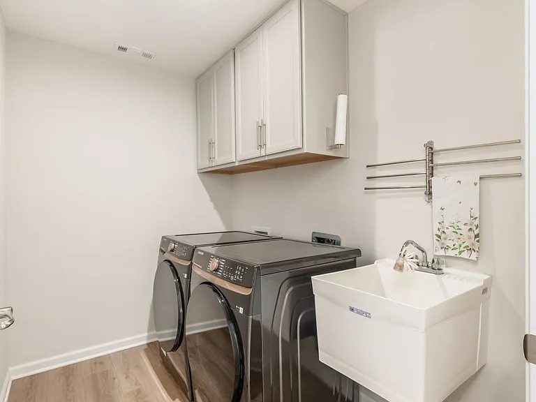 28 Royal Palm Ct #1 — Photo 36