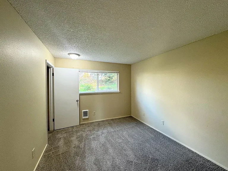 Oakwood Terrace Apartments — Photo 7