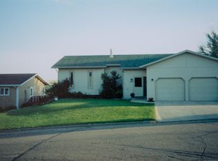 707 1st St NW, Beulah, ND 58523