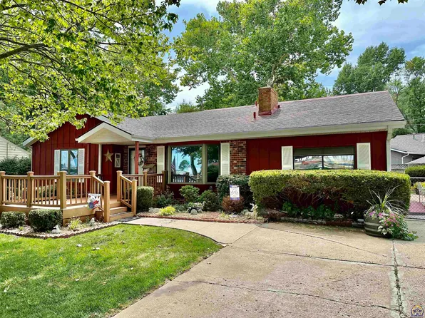 5809 SE Lake Dr, Topeka, KS 66619