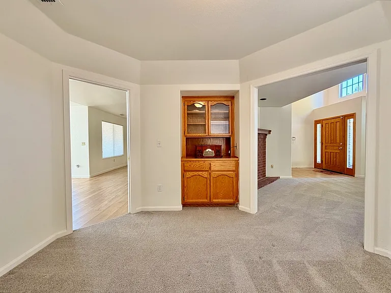 5663 Montclair Cir — Photo 7