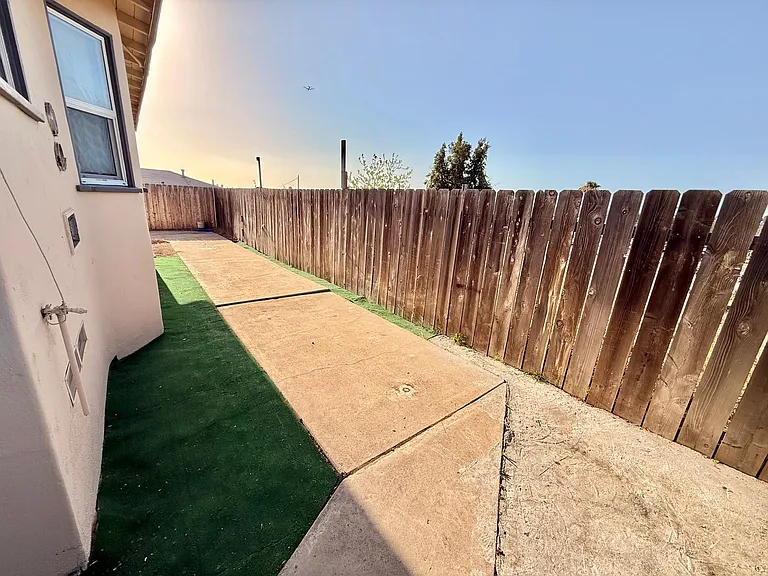 5302 Churchward — Photo 20