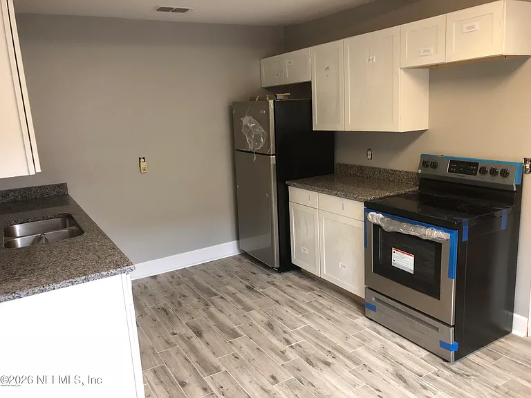 925 Phillips St #3 — Photo 3