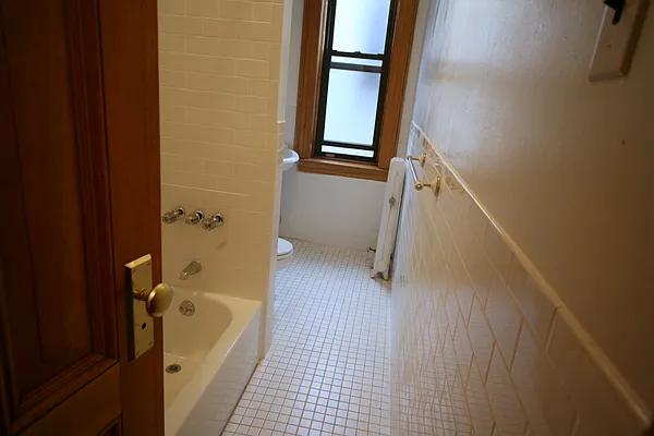 Rented by Metropolitan Realty | media 20