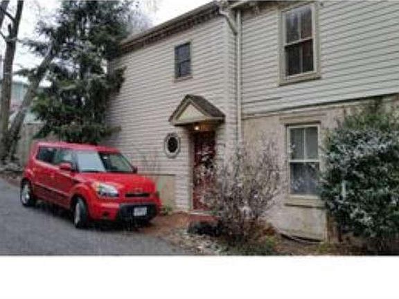 Side entrance with parking