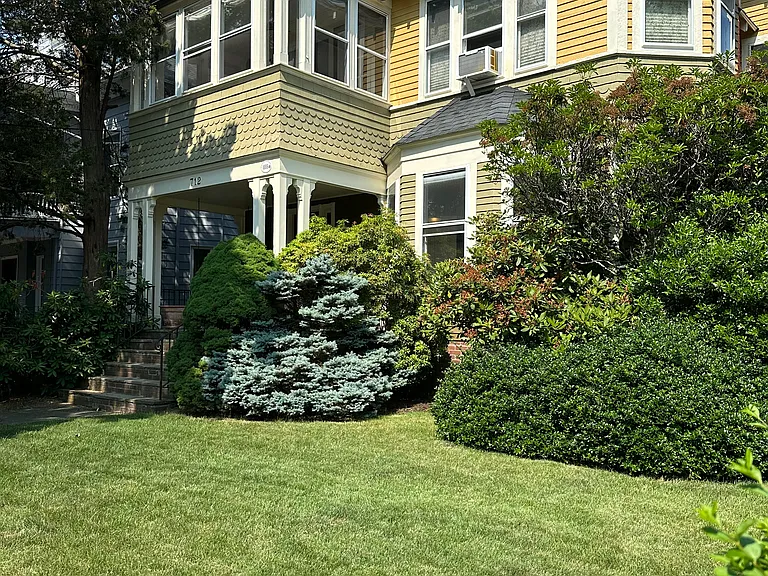60 Cottage St #1 — Photo 1