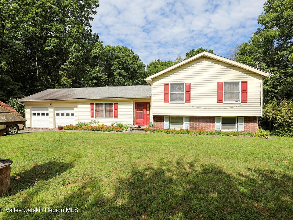 1st image of 38 Roxanne Boulevard