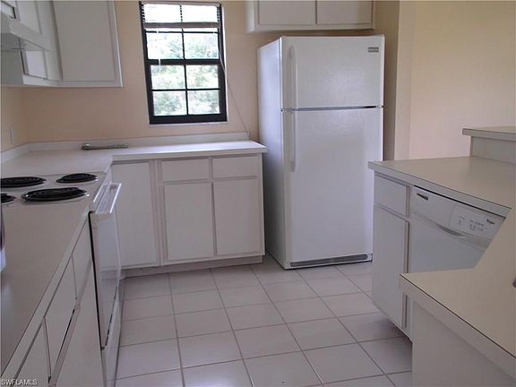4th image of 2161 Wyandotte Ave