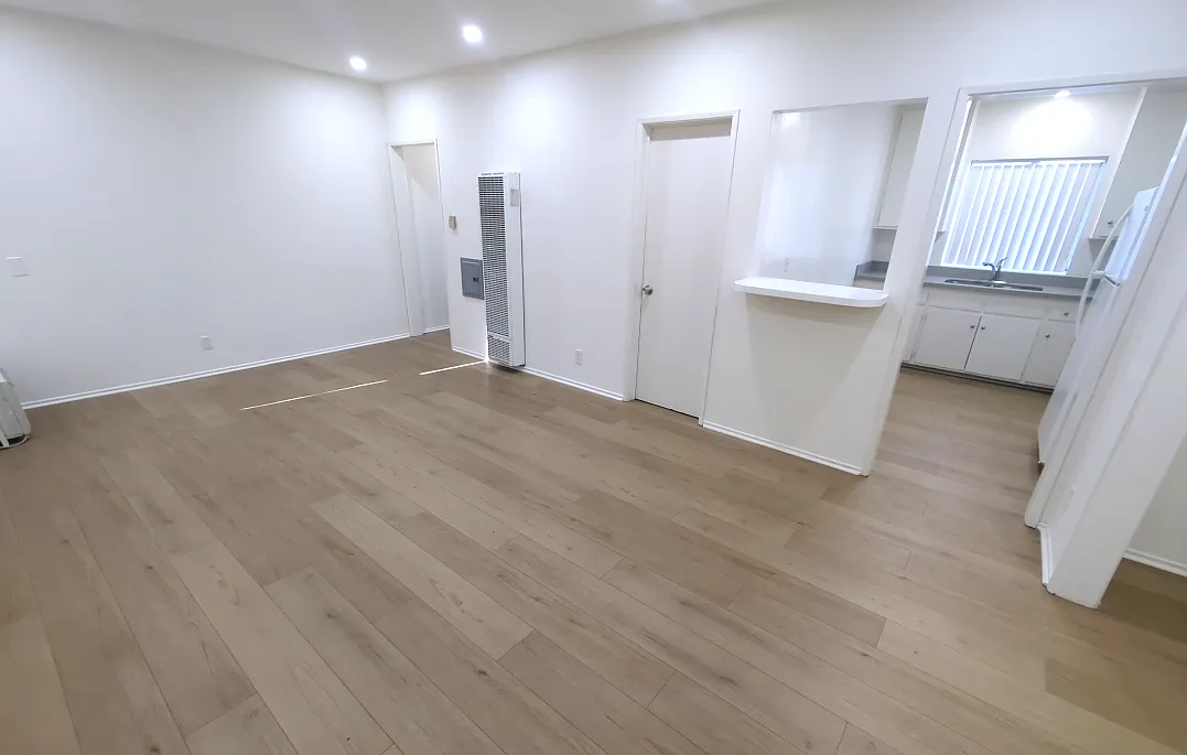 6804 Baird Ave — Photo 2