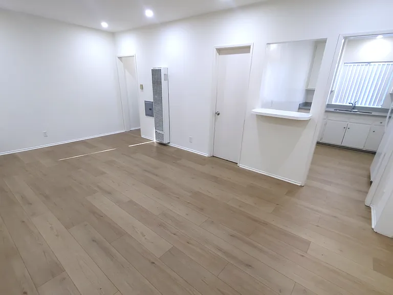 6804 Baird Ave #17 — Photo 2