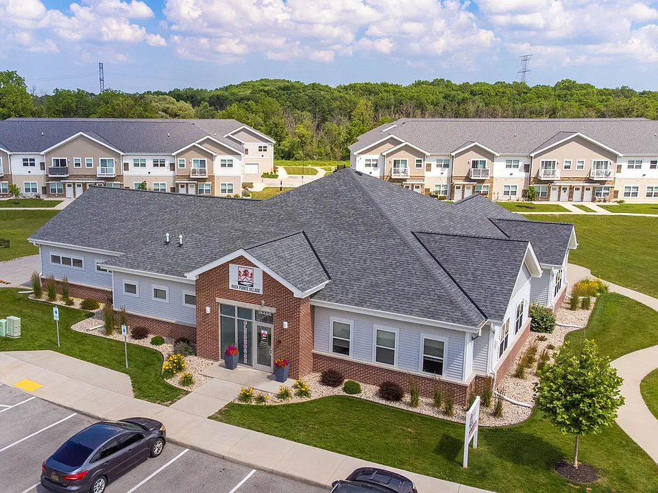 Rock Pointe Village