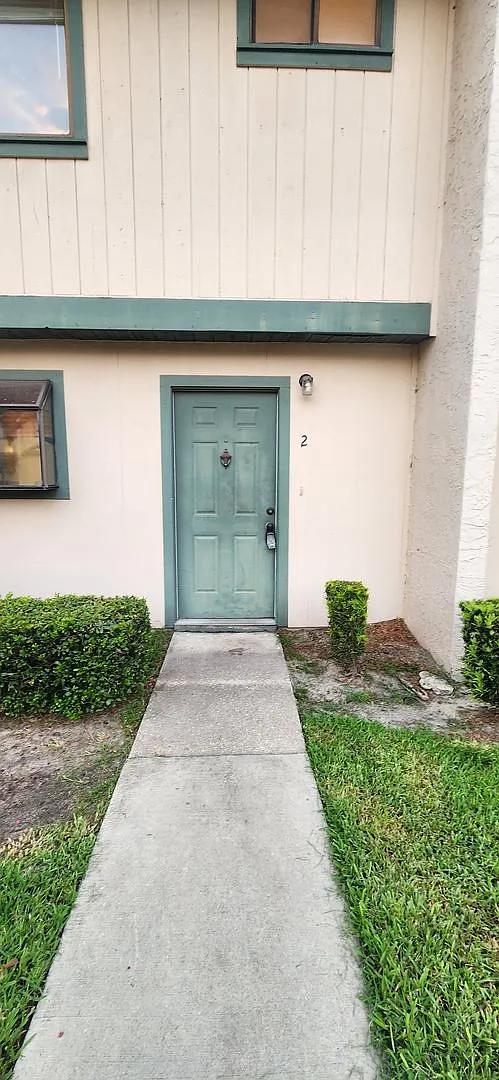 Building Photo - 2300 SW 43rd St #G2