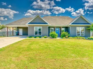 72 Ridge Dr, Muscle Shoals, AL 35661