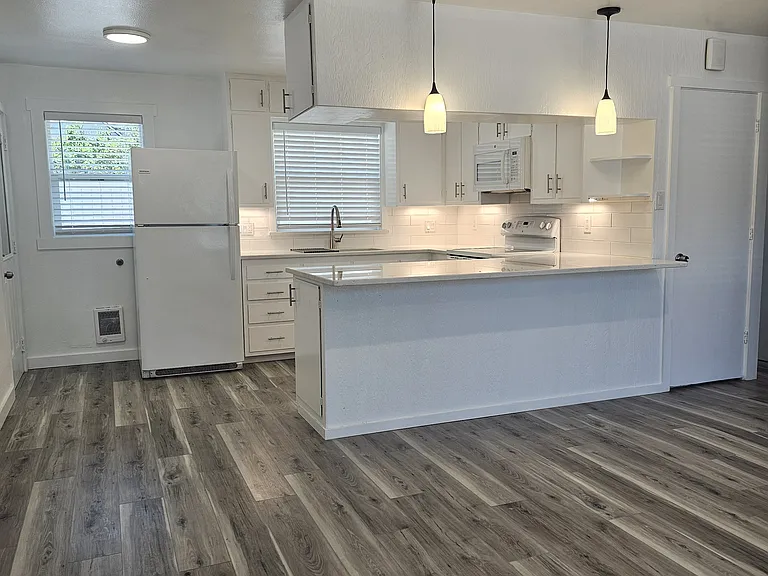 8708 SE 32nd Ave — Photo 2