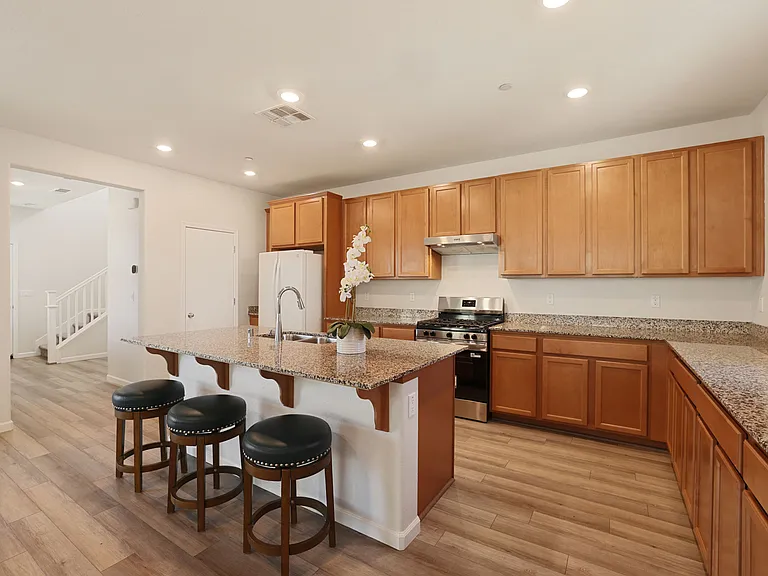 1457 W Woodward Ave — Photo 3